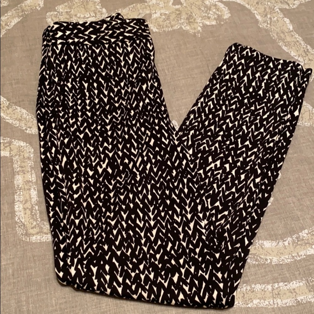 Black and White Leggings - Picture 1 of 5